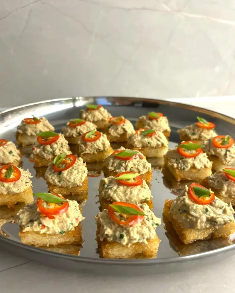 Tuno ir keptų ryžių vieno kąsnio sumuštinukai