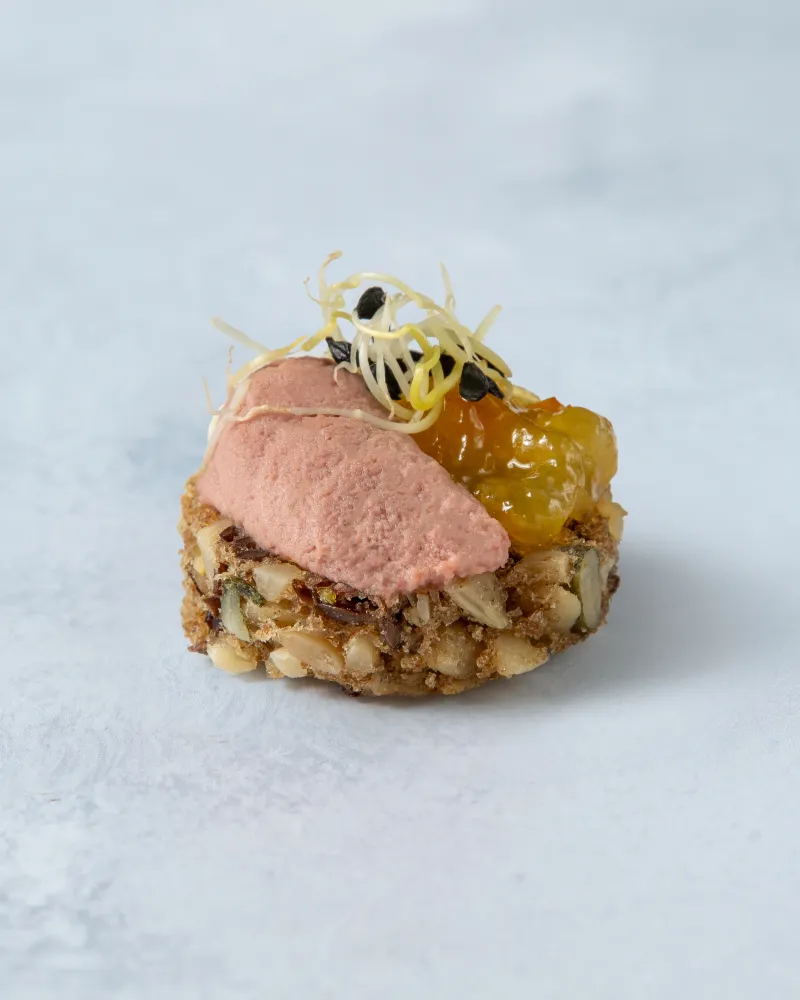 Kanapė su ančių kepenėlėmis ir apelsinų džemu