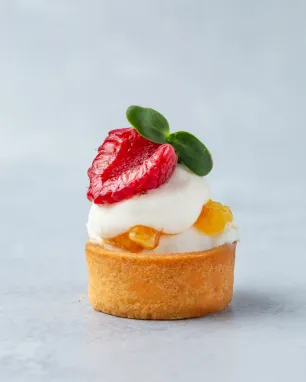 Sviestinės tešlos krepšelis su ožkos sūriu