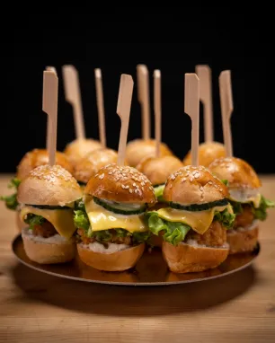 Mini burgeriukas su traškia vištiena