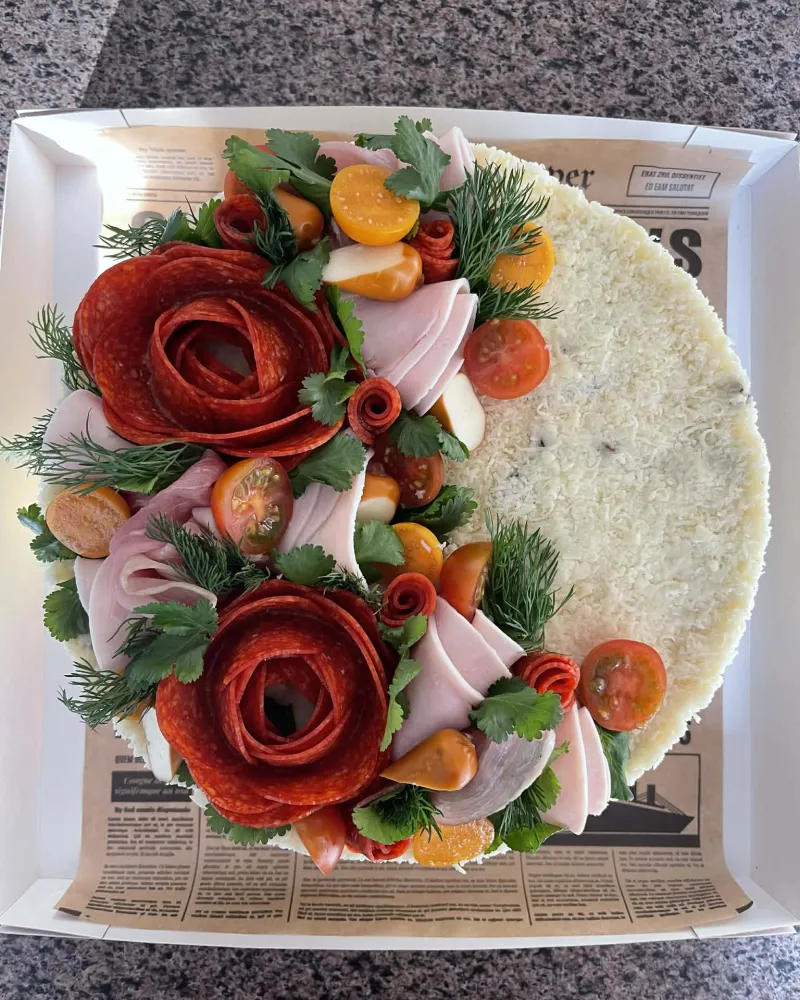 Duonos tortas “Sūrio ir mėsos fiesta”