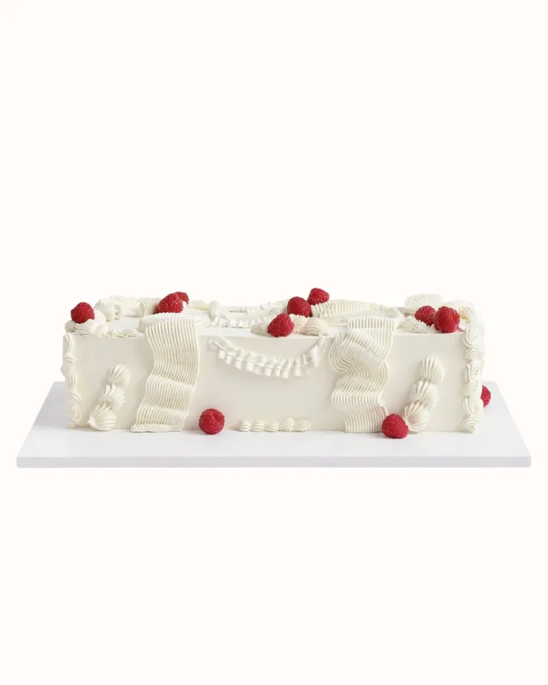 Pailgas tortas su grietinėlės aptepimu ir avietėmis (nuo 4 kg)