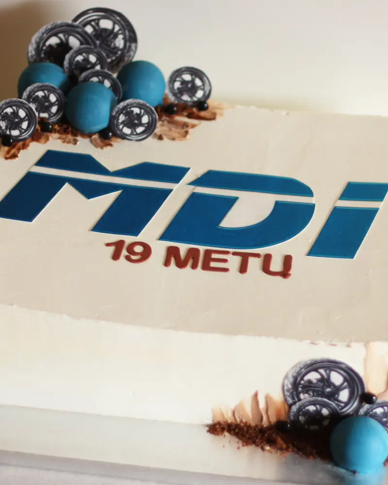Tortai įmonėms su logotipu keturkampiai