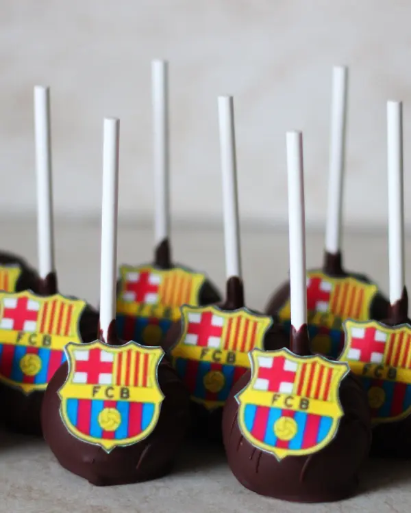 Cake popsai "Futbolas"