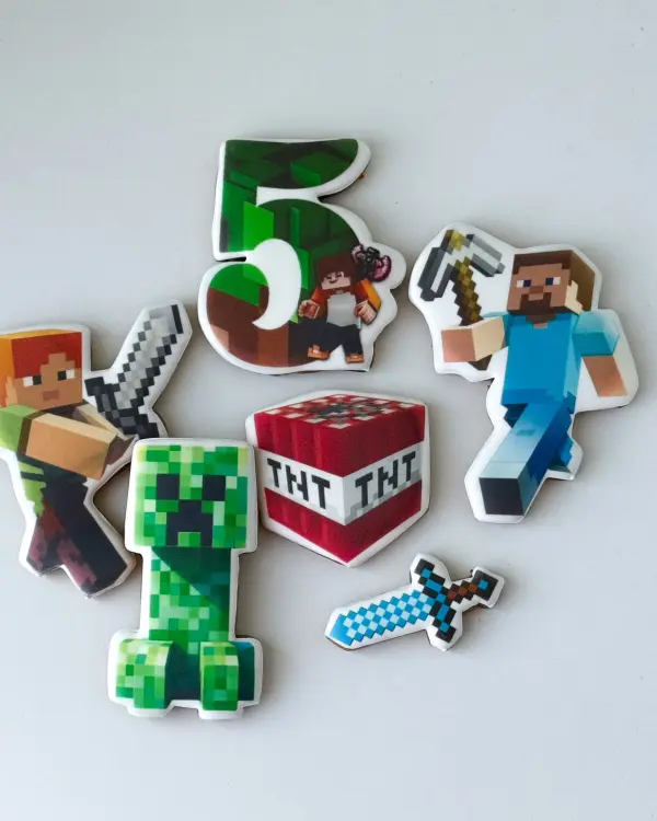 Meduoliniai papuošimai tortui Minecraft
