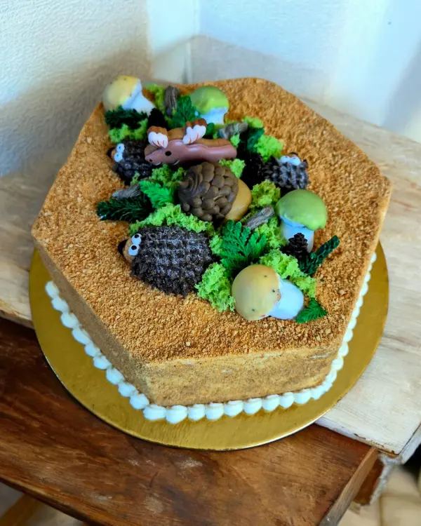 Klasikinis biskvitinis tortas MEDUTIS