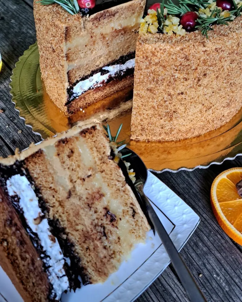 Biskvitinis-morenginis medaus tortas APELSINAS