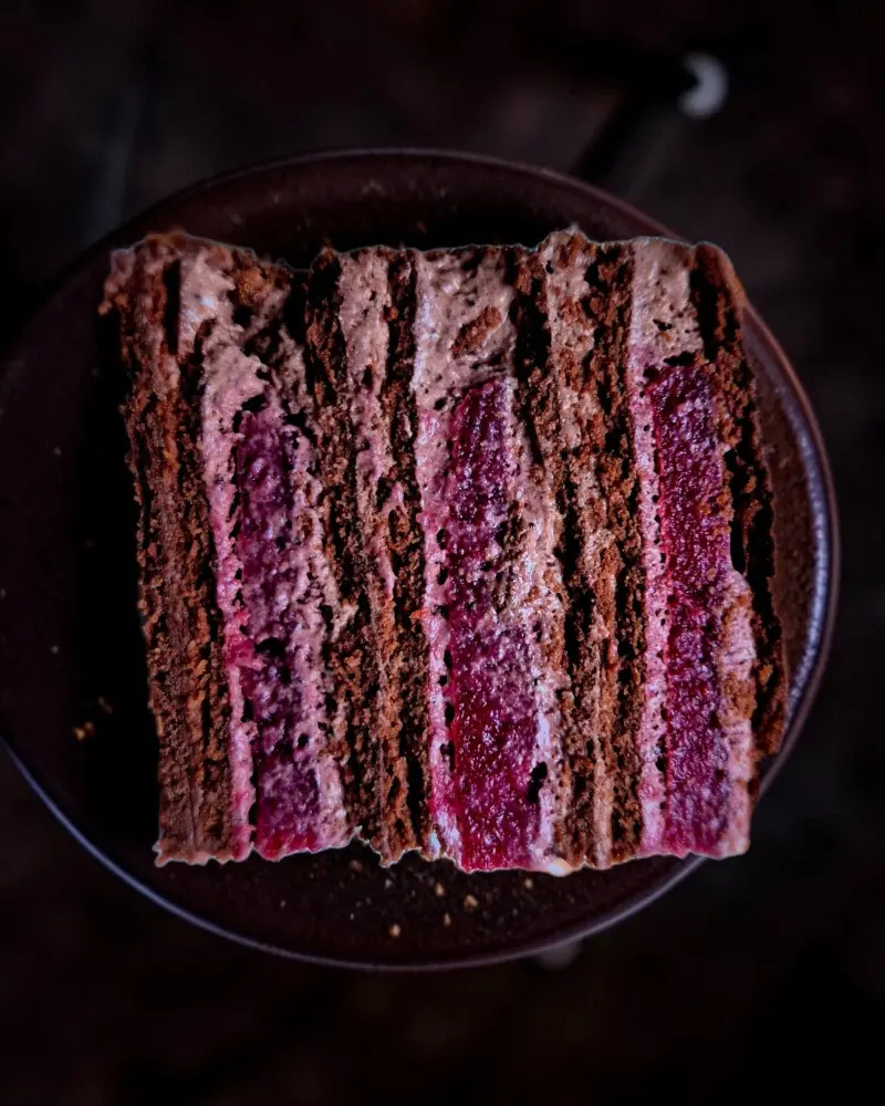 Šokoladinis lakštinis medaus tortas ŠOKOLADINĖ VYŠNIA