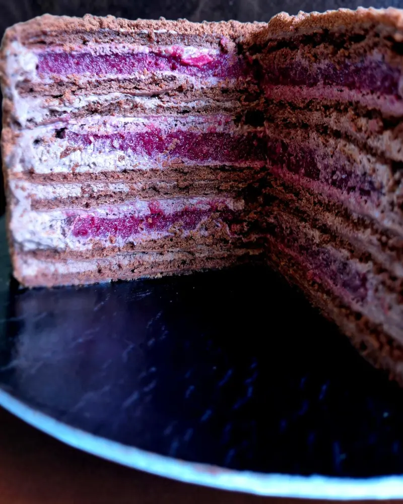 Šokoladinis lakštinis medaus tortas ŠOKOLADINĖ VYŠNIA