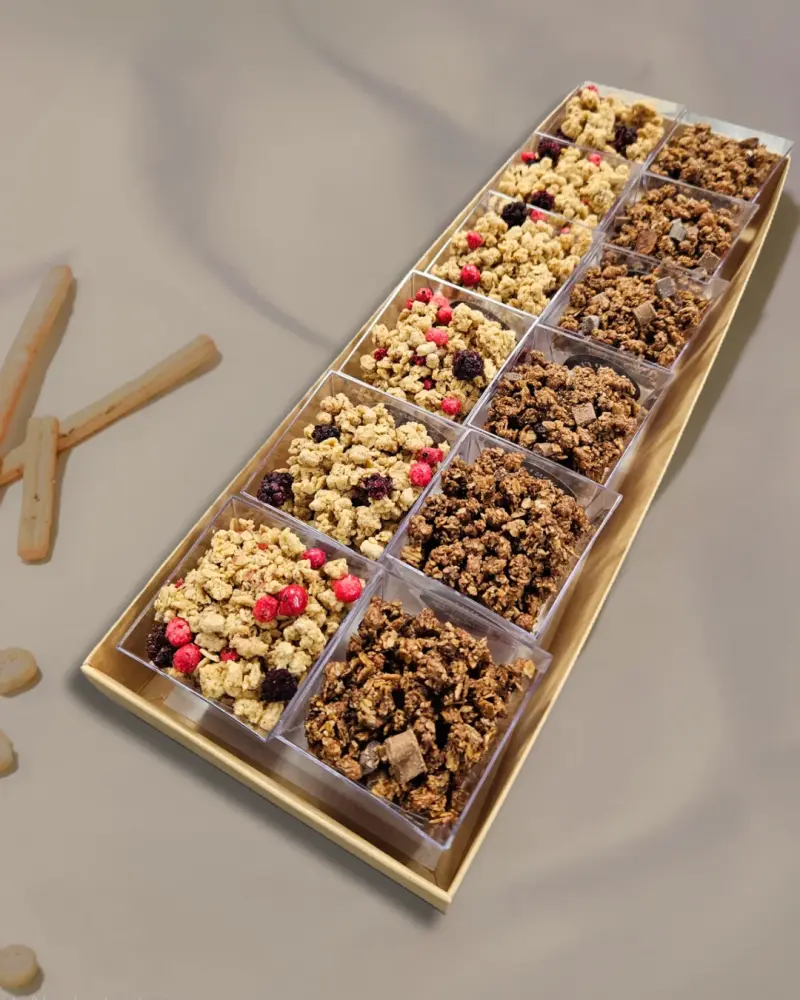 Graikiškas jogurtas su granola, 12 vnt.
