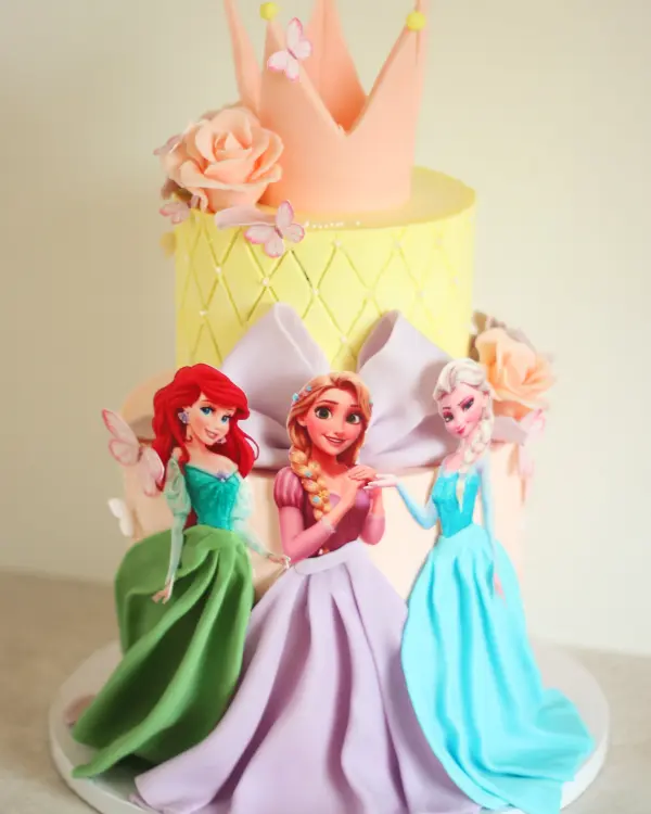 Dviaukštis krikštynų tortas "Princesė"