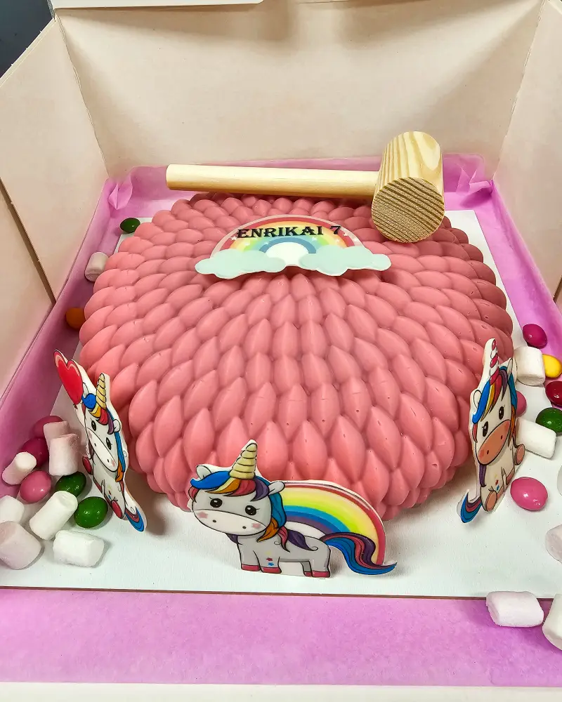 Daužomas tortas Vienaragiai