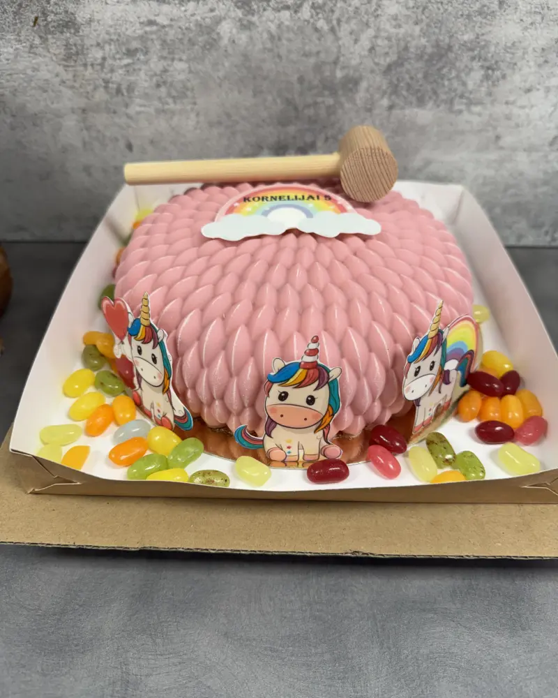 Daužomas tortas Vienaragiai