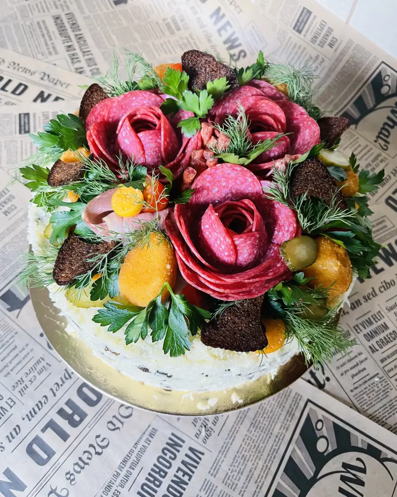 Duonos tortas "Pikantiška dovana"