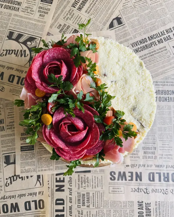 Duonos tortas “Sūrio ir mėsos fiesta”