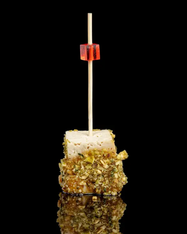 Tofu su karamelizuotais riešutais