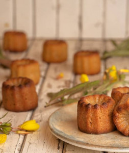 Vegan kanelės su migdolų riešutų kremu